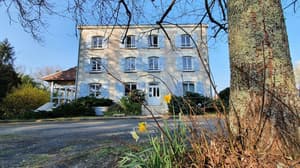 thumbnail: Front of property