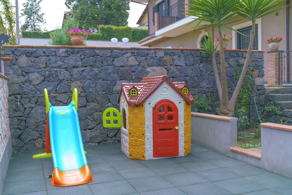 Children's play area - outdoor