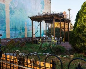 Revitalized 1 BR Apt near City Museum