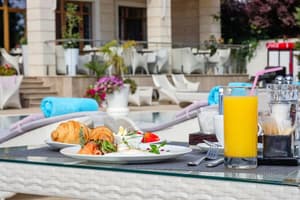 thumbnail: Breakfast area
