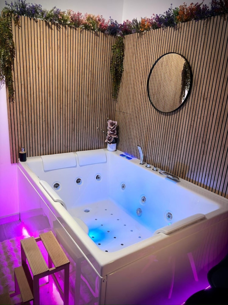 Private spa tub