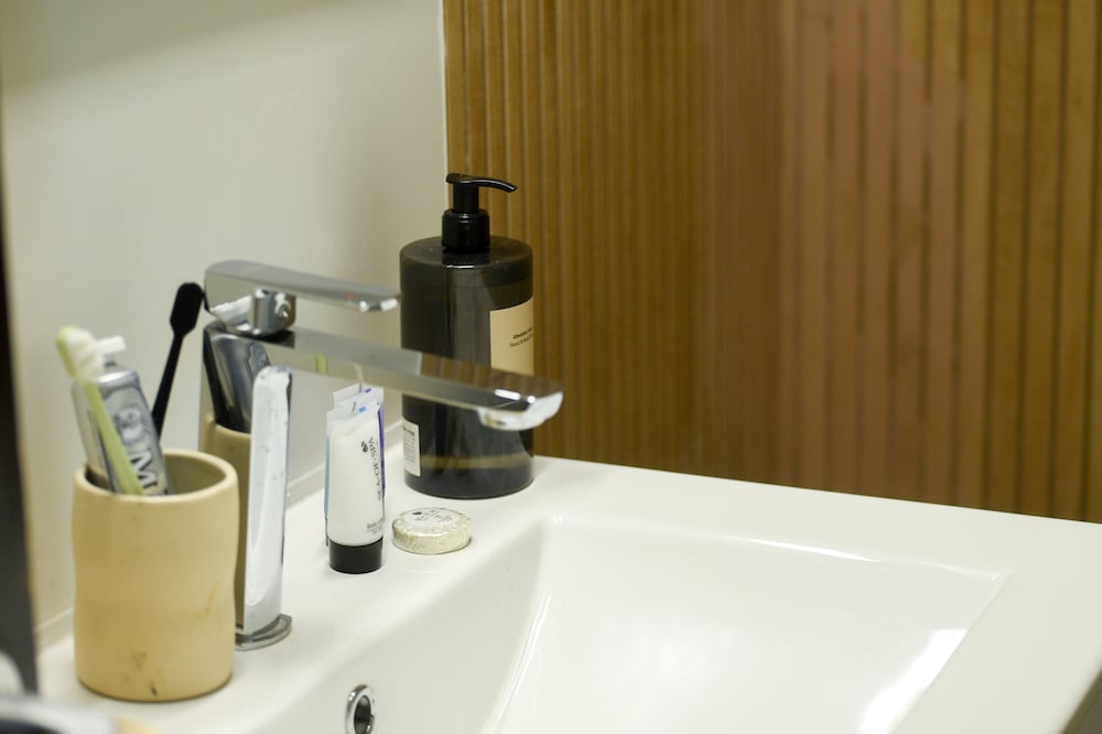 Bathroom sink