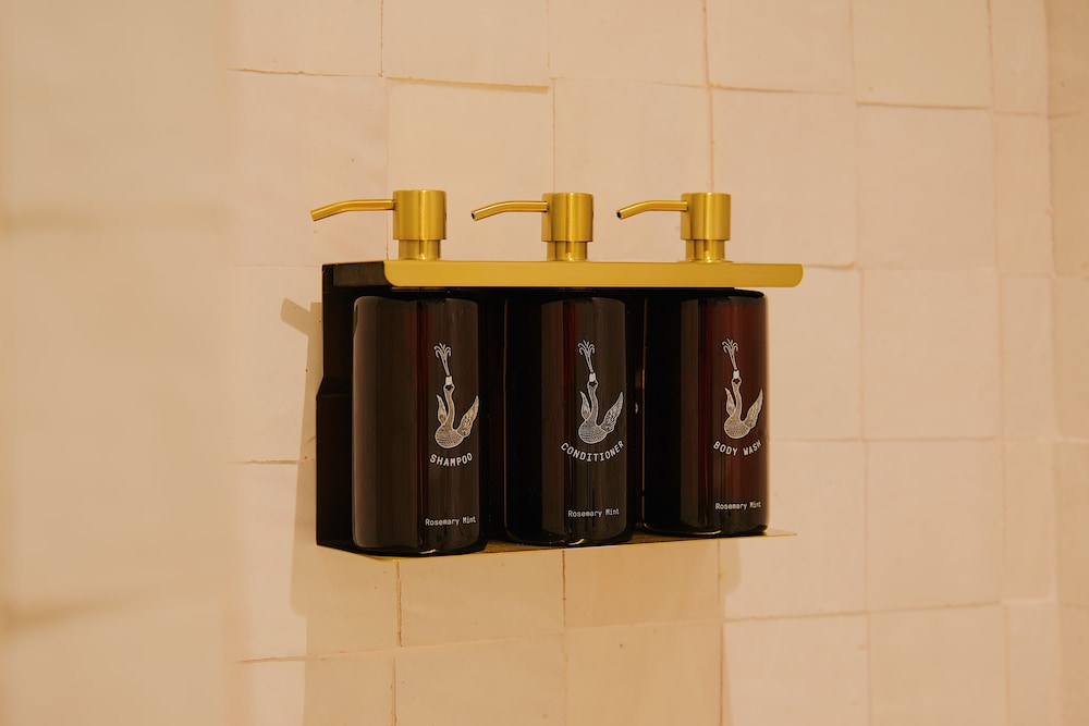 Bathroom amenities