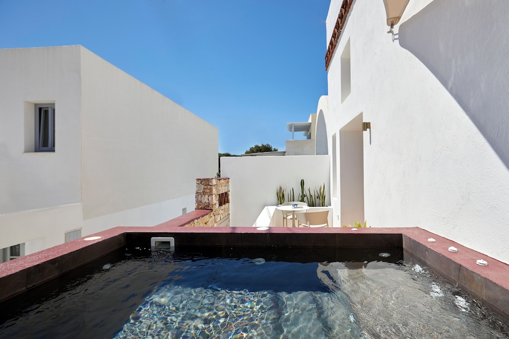 Private spa tub