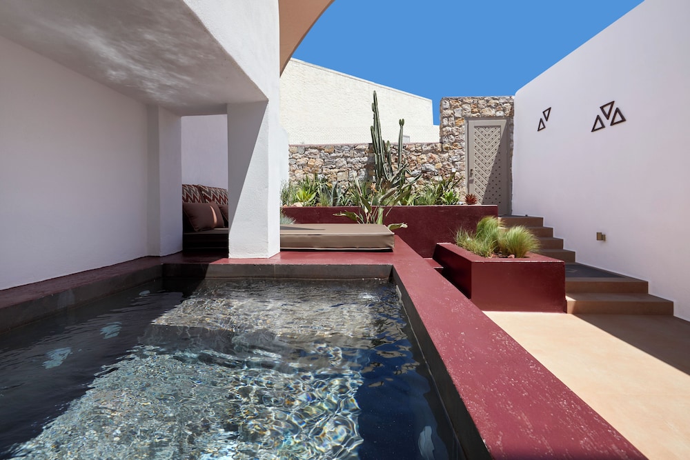 Private spa tub