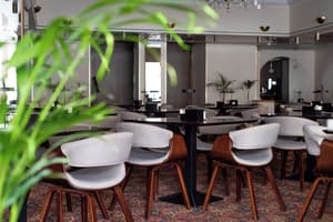 thumbnail: Restaurant