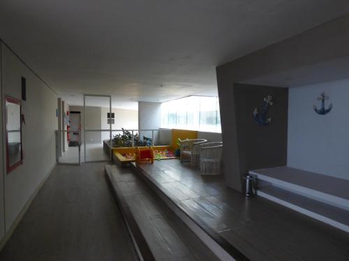 406827265.jpg