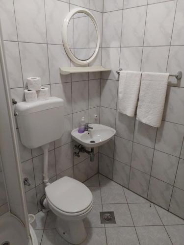 370555814.jpg