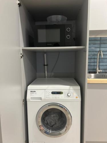 490145780.jpg