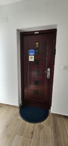 689566073.jpg