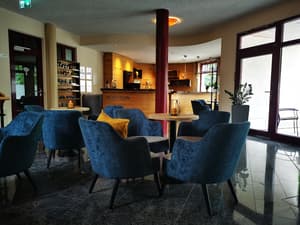 thumbnail: Lobby lounge