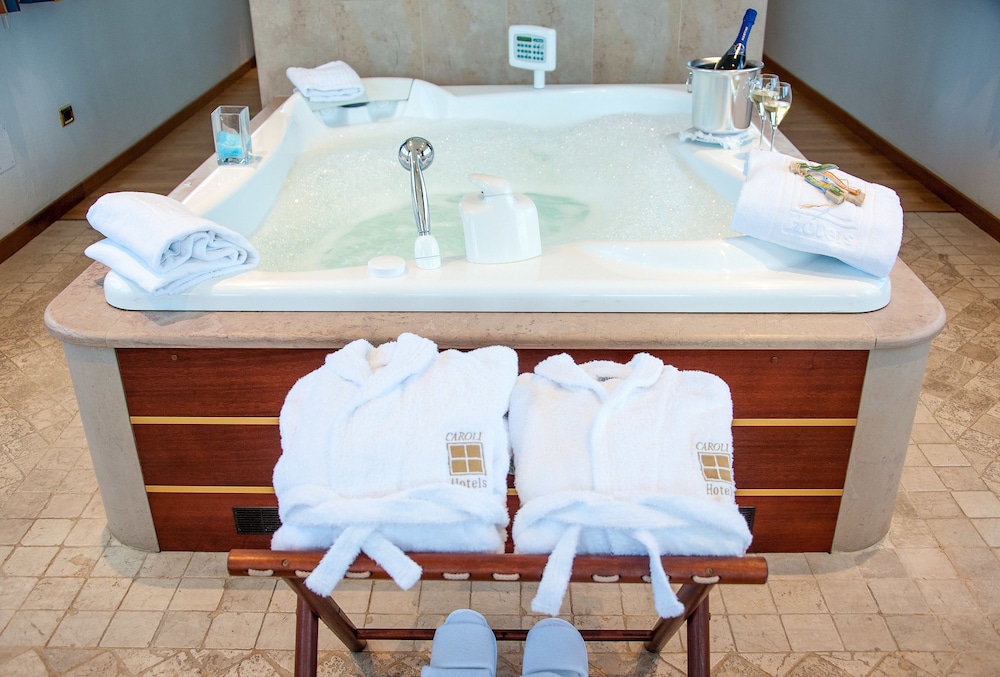 Jetted tub