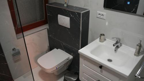 709735592.jpg