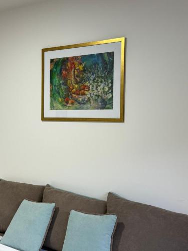 819765093.jpg