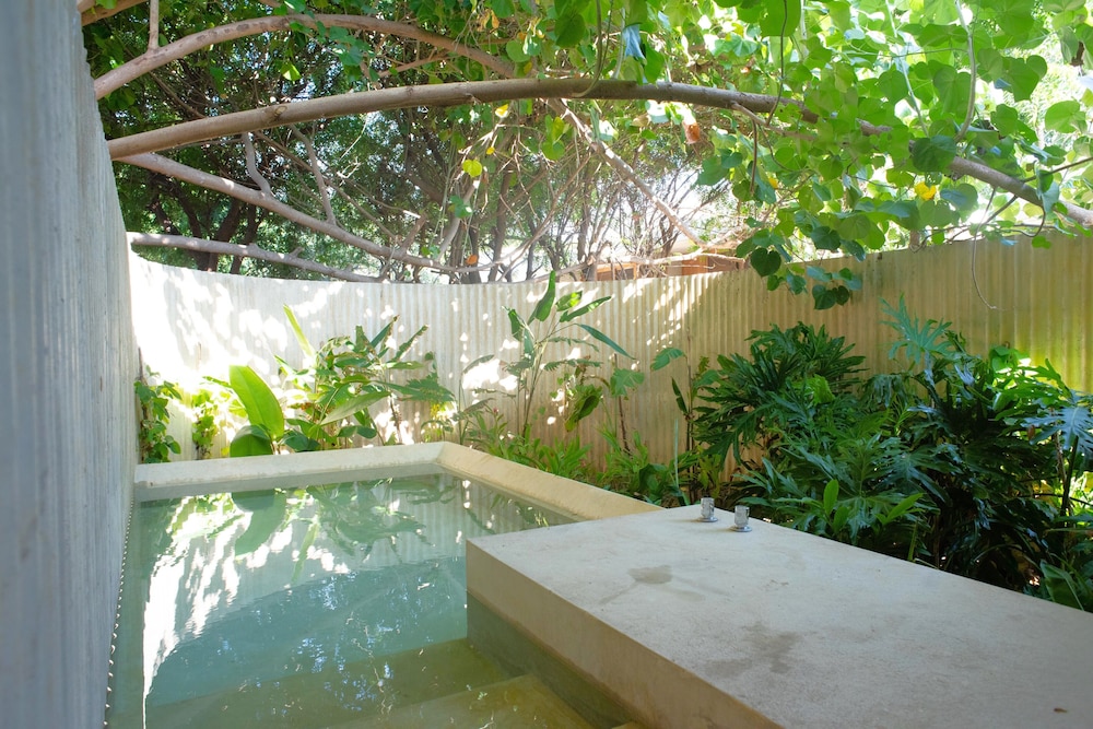 Jetted tub