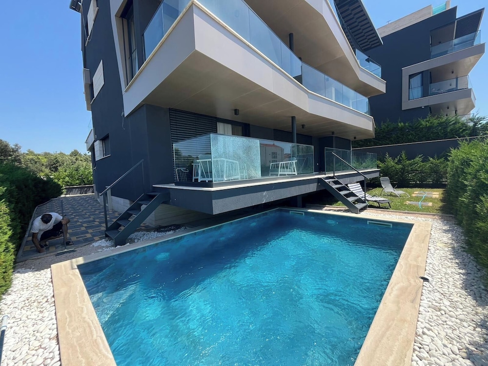 Private pool