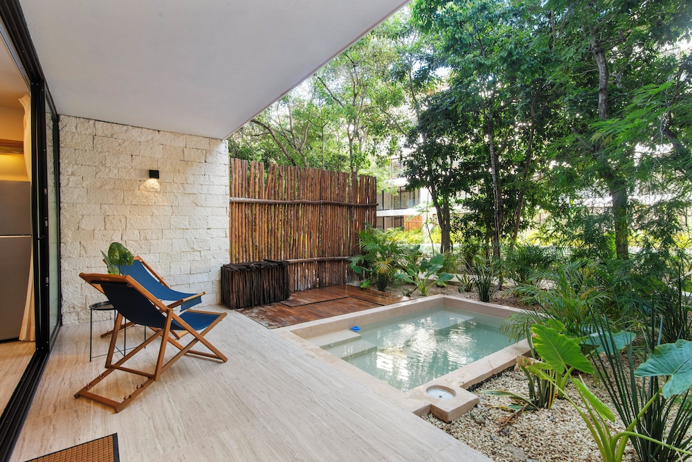 Private pool