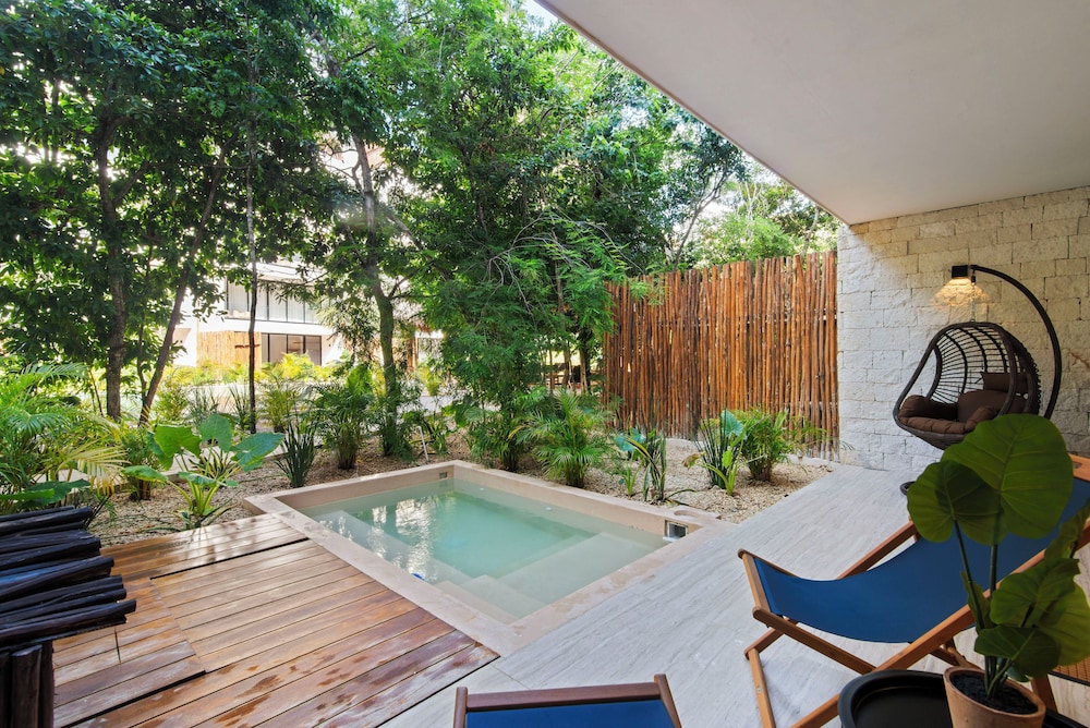 Private pool