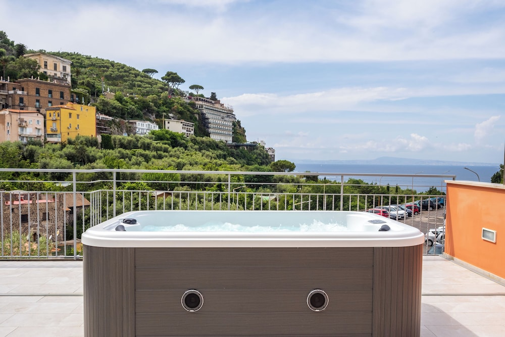 Private spa tub