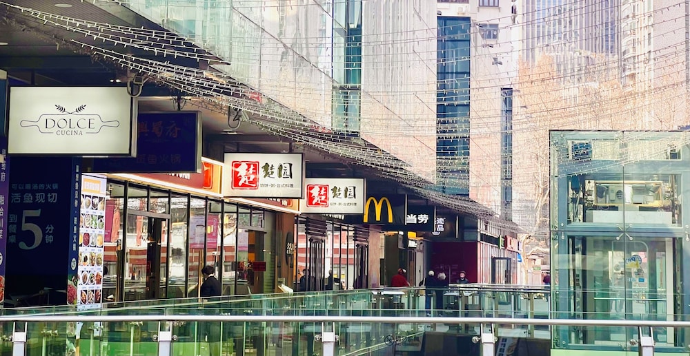Shopping mall