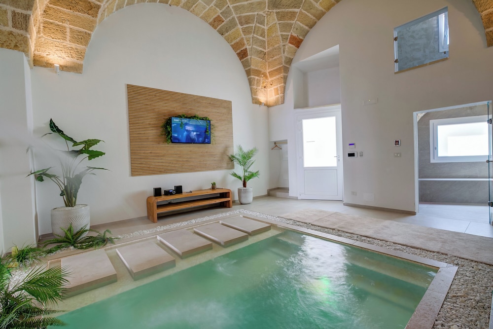 Private pool