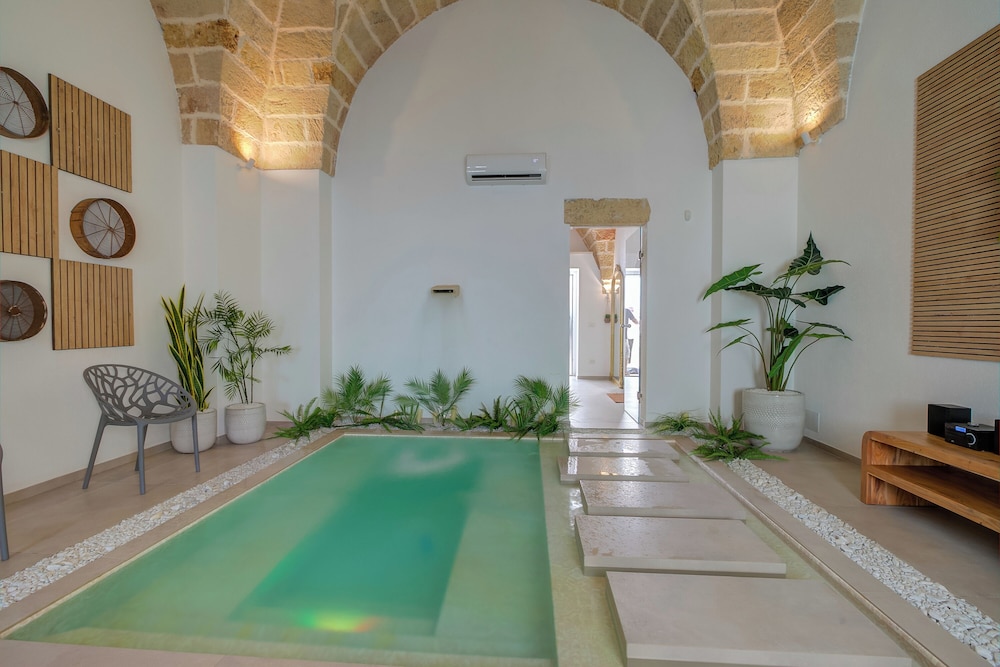 Private pool