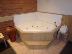 thumbnail: Jetted tub