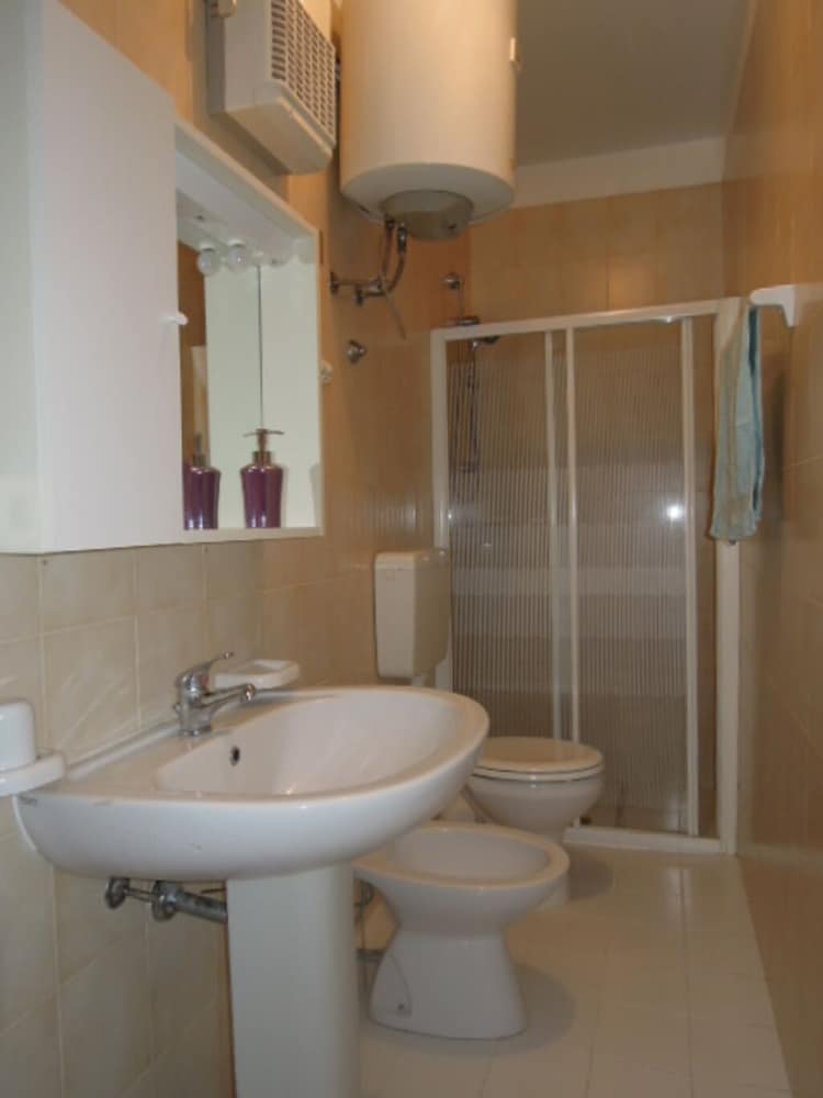 Bathroom amenities