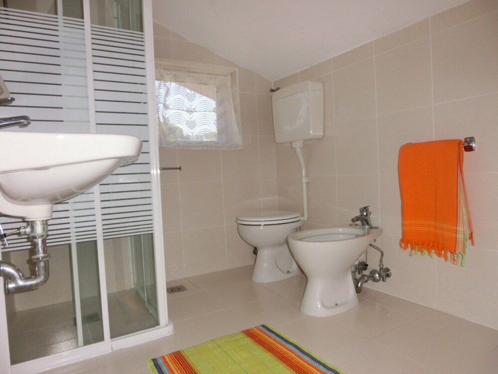 Bathroom amenities