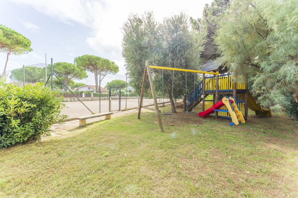 Children's play area - outdoor