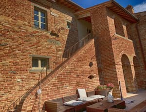 thumbnail: Exterior detail