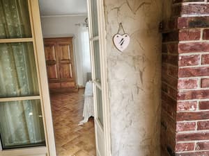 thumbnail: Interior entrance