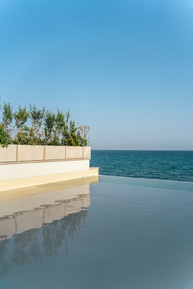 Infinity pool