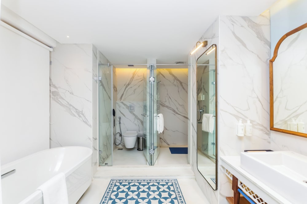 Bathroom shower