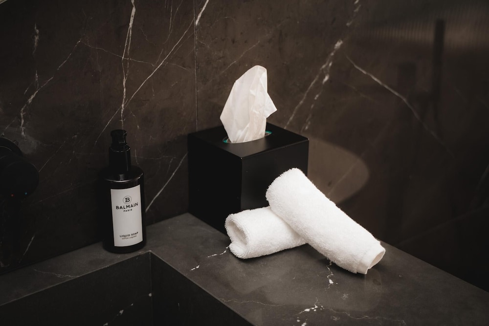 Bathroom amenities