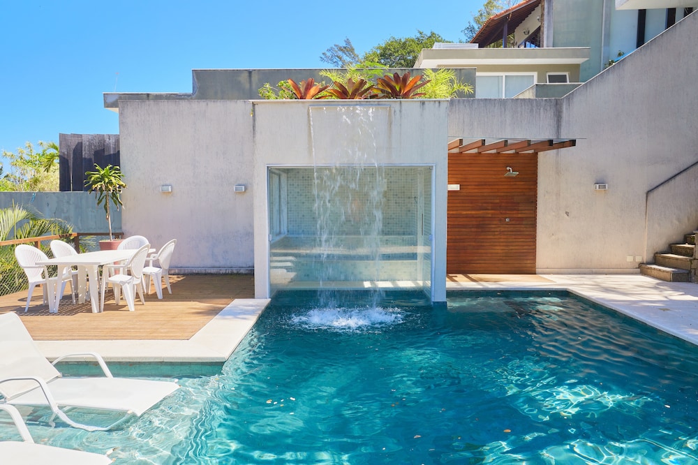 Pool waterfall