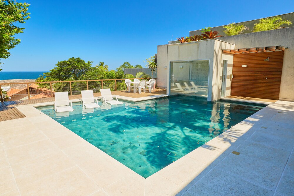 Pool waterfall