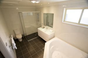 thumbnail: Jetted tub