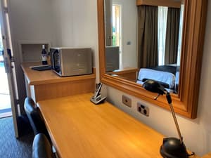 thumbnail: In-room business center