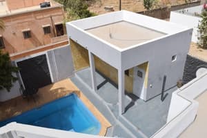 thumbnail: Front of property