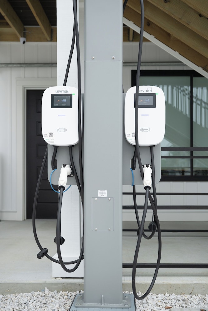 Electric vehicle charging station
