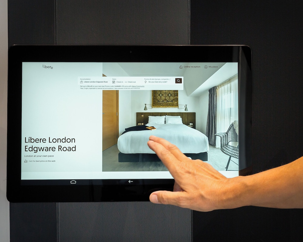 Check-in/check-out kiosk