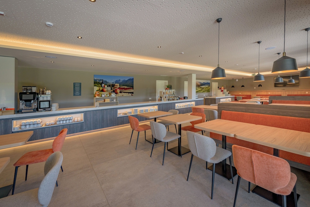 Poolside bar