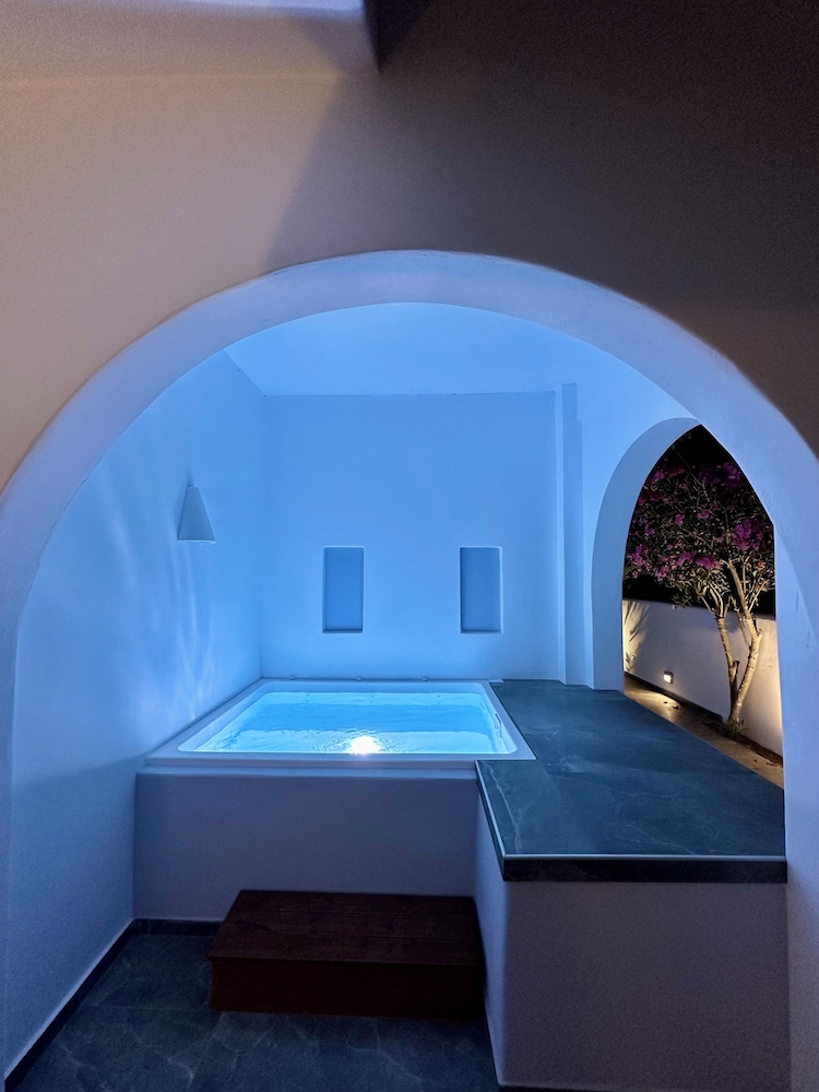 Private spa tub