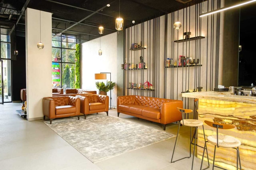 Lobby lounge