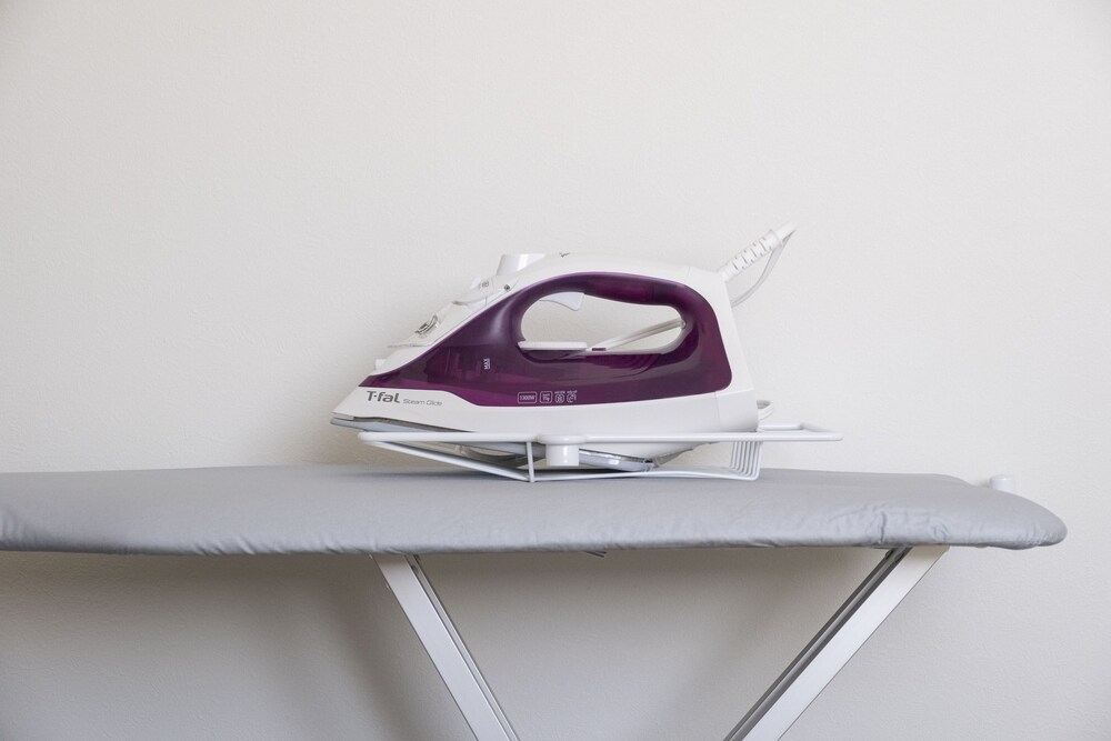 Iron/ironing board