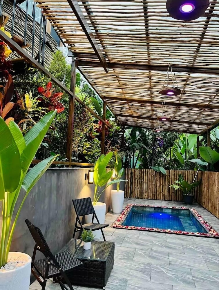Private pool
