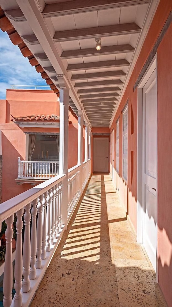 Handrails in hallways