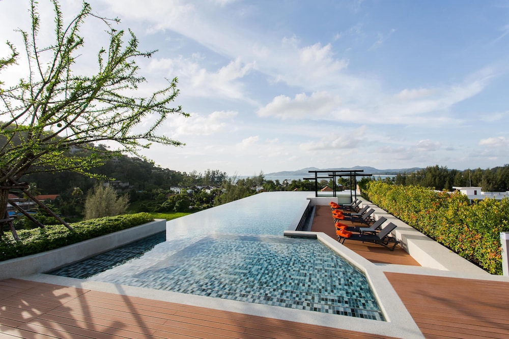 Rooftop pool