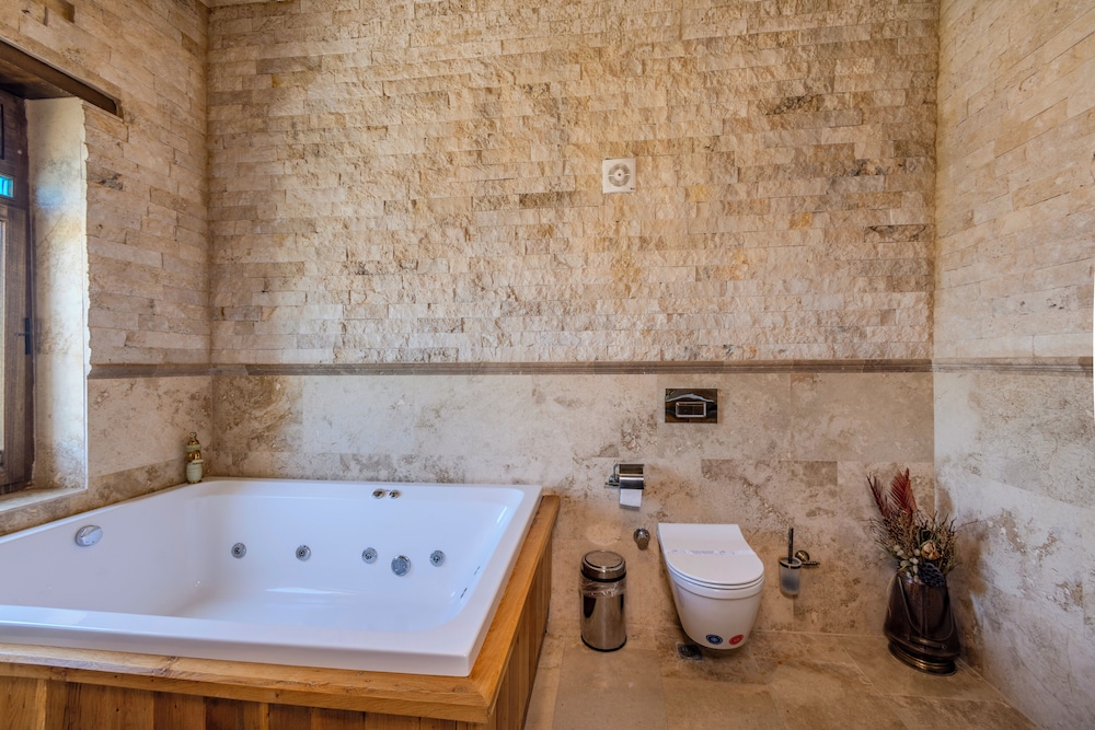 Jetted tub